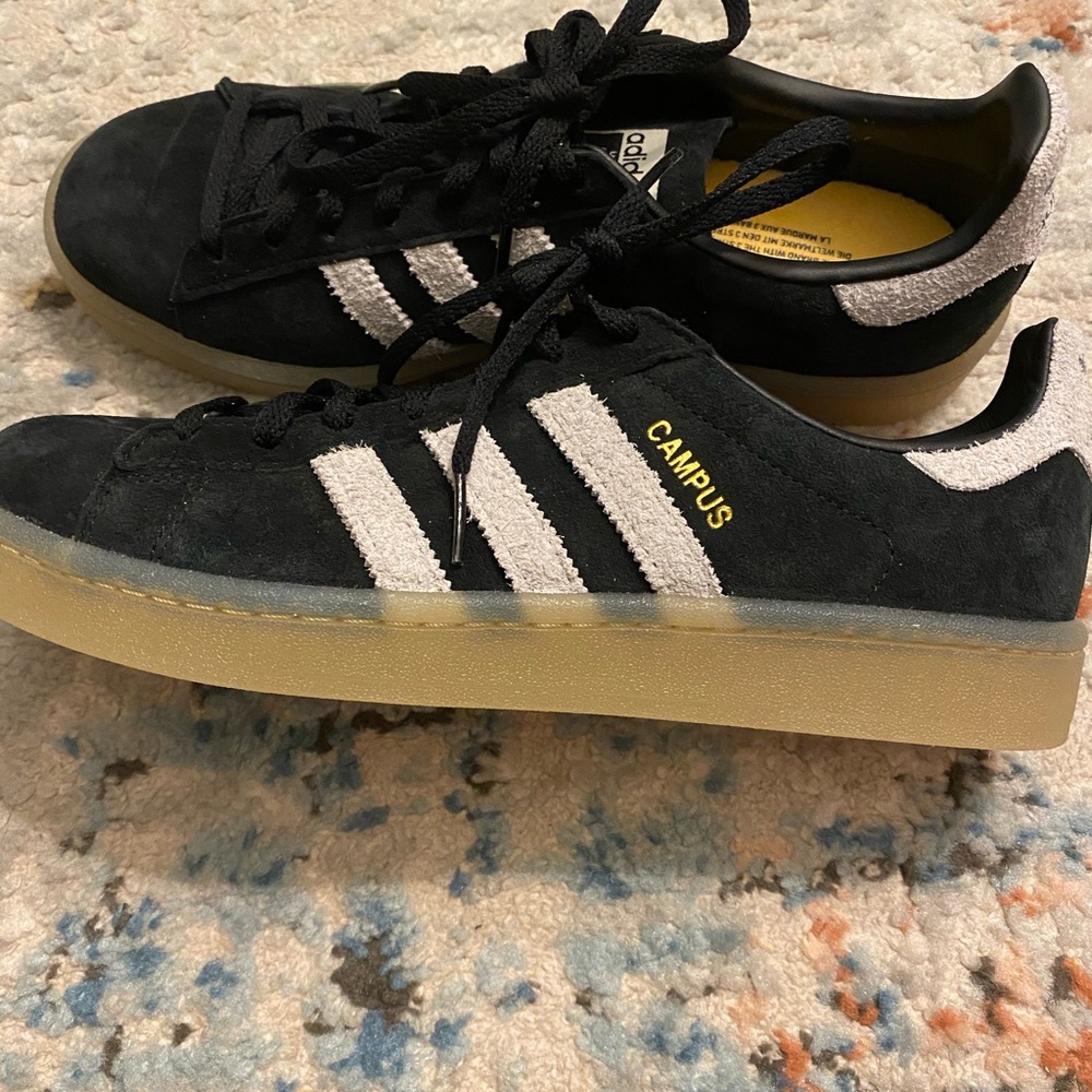 Women’s size 9 Adidas Campus sneakers
